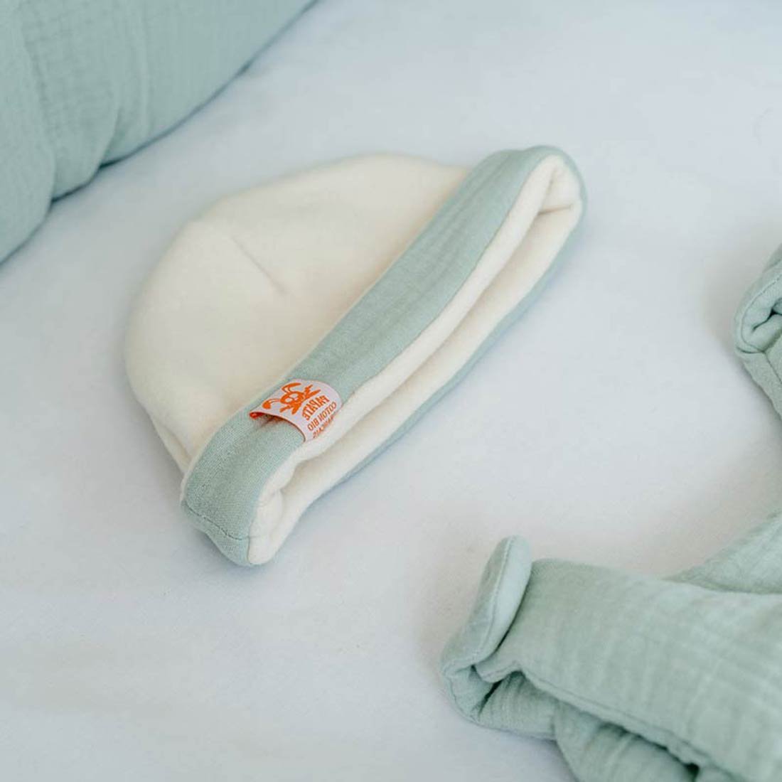 Muts newborn - wit/groen